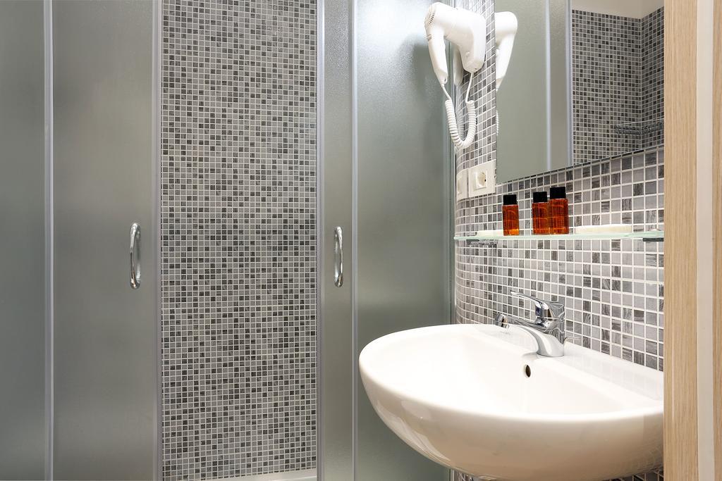 Adorasuite 2 โรม ภายนอก รูปภาพ